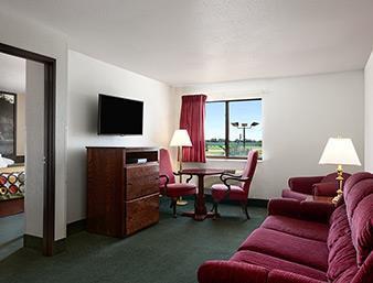 Super 8 By Wyndham Bowling Hotel 2*